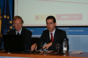 El Director General del INAEM, Miguel Ángel Recio Crespo, y el Presidente de la Comisión de Cultura de la FEMP y Alcalde de Mislata (Valencia), Carlos Fernández Bielsa.